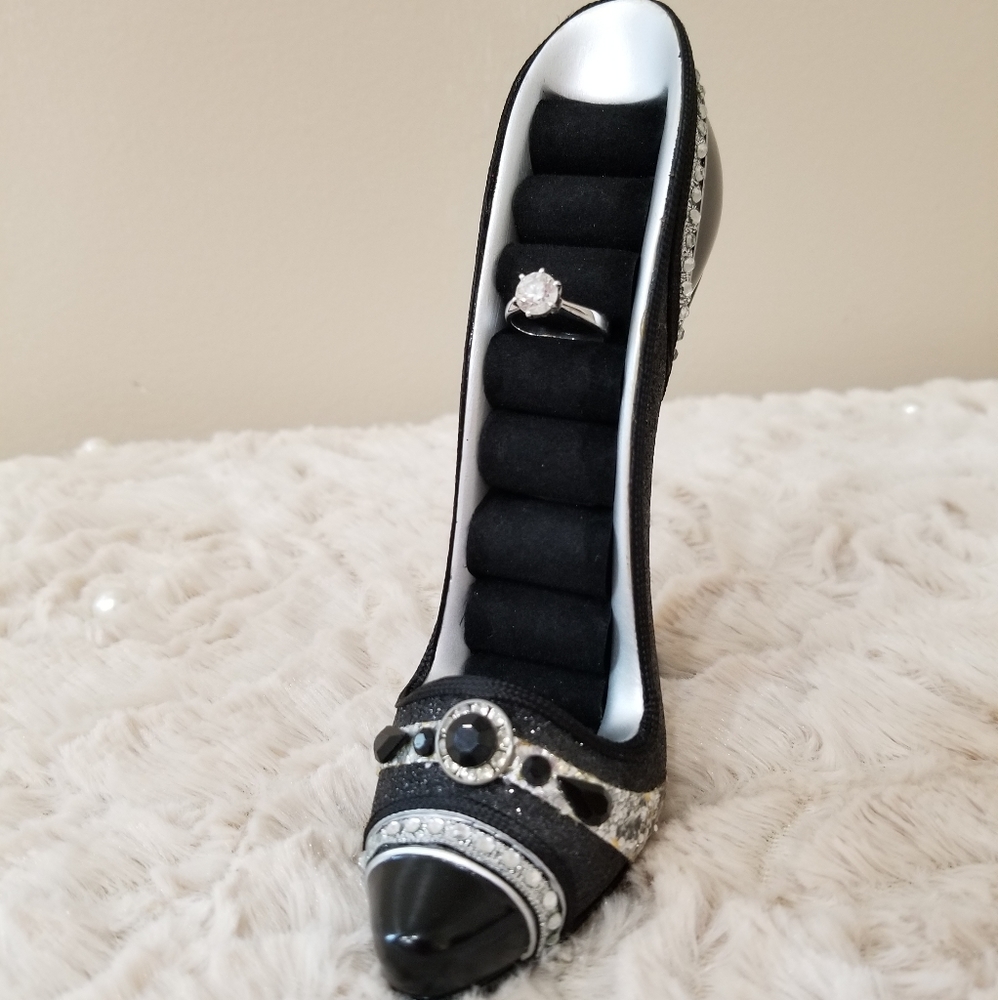 Beautiful stiletto ring holder!